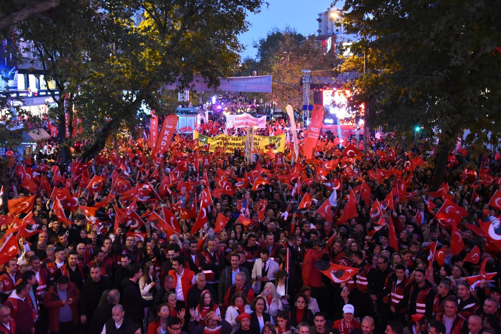 Büyük Cumhuriyet Yürüyüşü için yüzbinler Kadıköy’de